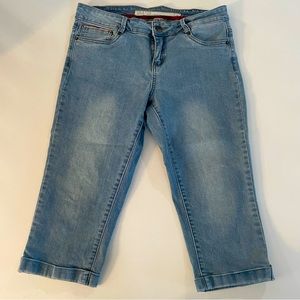 Lola Liza Denim Lightwash Cuffed Back Button Capris Pants Women’s size 38 Boho